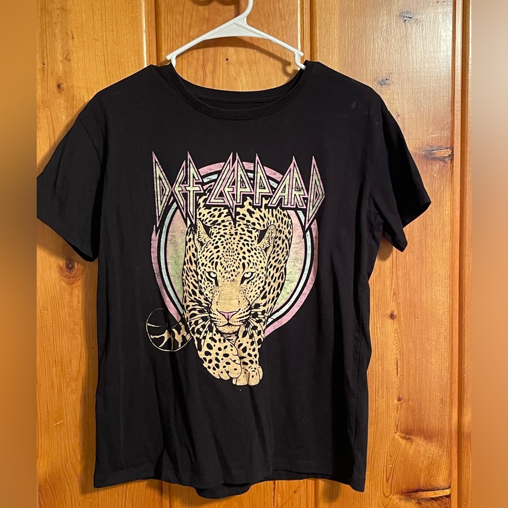 Def Leopard Graphic T-Shirt